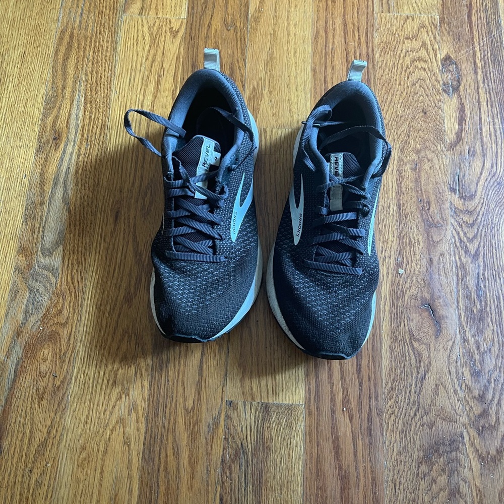 Brooke’s Level Running Shoes